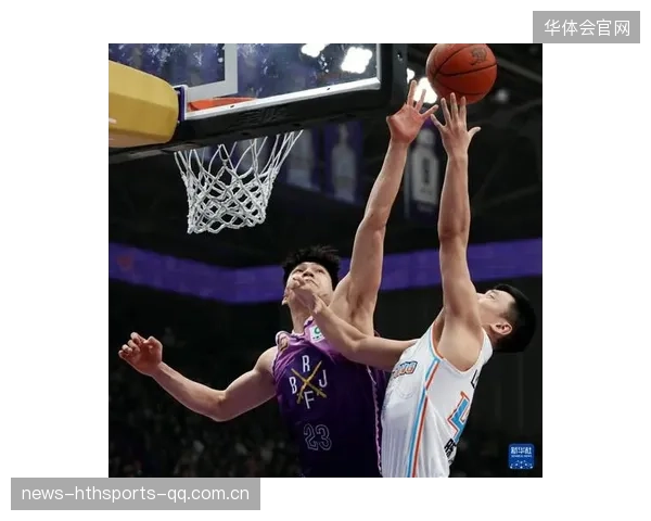 CBA球员突破封锁后的上篮成经典镜头，见证篮球精神的极致展现